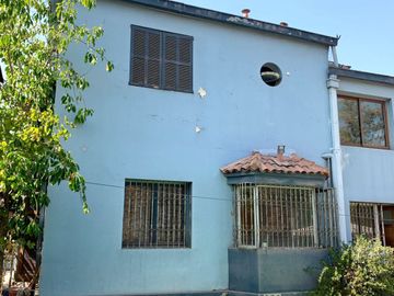 Espaciosa y cómoda Casa 2 Pisos, no pareada en Ñuñoa 5 Dormitorios 3 Baños Pscina