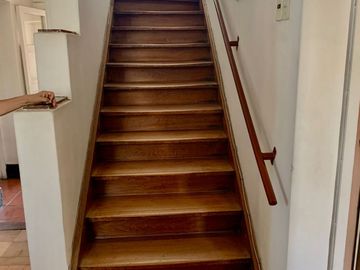 Espaciosa y cómoda Casa 2 Pisos, no pareada en Ñuñoa 5 Dormitorios 3 Baños Pscina