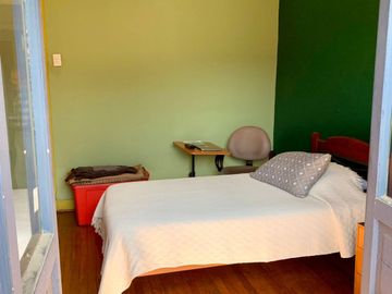 Espaciosa y cómoda Casa 2 Pisos, no pareada en Ñuñoa 5 Dormitorios 3 Baños Pscina
