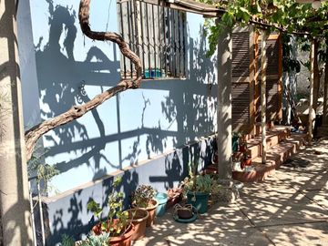Espaciosa y cómoda Casa 2 Pisos, no pareada en Ñuñoa 5 Dormitorios 3 Baños Pscina