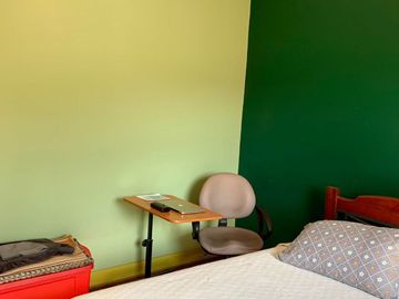 Espaciosa y cómoda Casa 2 Pisos, no pareada en Ñuñoa 5 Dormitorios 3 Baños Pscina