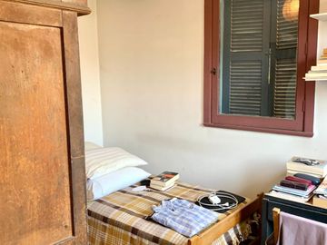 Espaciosa y cómoda Casa 2 Pisos, no pareada en Ñuñoa 5 Dormitorios 3 Baños Pscina