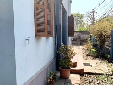Espaciosa y cómoda Casa 2 Pisos, no pareada en Ñuñoa 5 Dormitorios 3 Baños Pscina