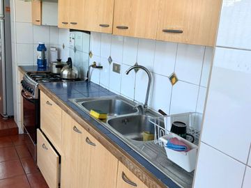 Espaciosa y cómoda Casa 2 Pisos, no pareada en Ñuñoa 5 Dormitorios 3 Baños Pscina