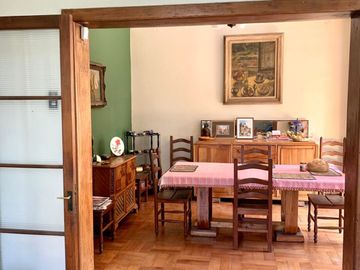 Espaciosa y cómoda Casa 2 Pisos, no pareada en Ñuñoa 5 Dormitorios 3 Baños Pscina