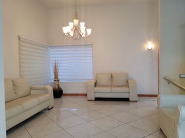 CASA EN VENTA EN EXCELENTE UBICACIÓN EN FRACC. PRIVADO