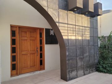 CASA EN VENTA EN EXCELENTE UBICACIÓN EN FRACC. PRIVADO
