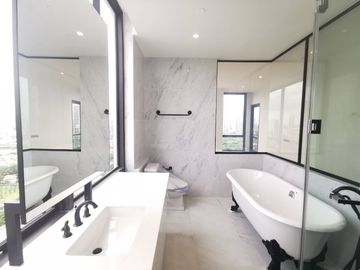 Muniq Langsuan 3+1bed 4bath + maid 2 kitchen 255.45sqm. 125 mil Lumpini view Am: 065619----