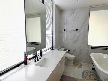 Muniq Langsuan 3+1bed 4bath + maid 2 kitchen 255.45sqm. 125 mil Lumpini view Am: 065619----