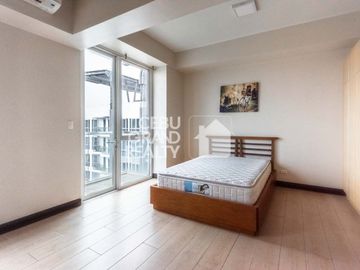 Furnished 2 Bedroom with Balcony for Sale in Mactan Lapu-Lapu