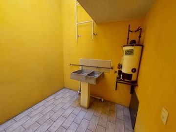 Remate!!! de Edificio en VENTA excelente zona con todos los servicios.