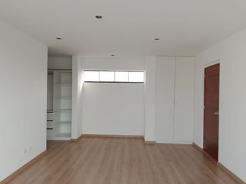 HERMOSO Y ELEGANTE DUPLEX EN SURCO
