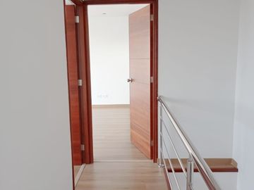 HERMOSO Y ELEGANTE DUPLEX EN SURCO