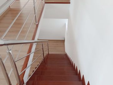 HERMOSO Y ELEGANTE DUPLEX EN SURCO