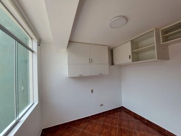 VENTA ACOGEDOR DEPARTAMENTO 2DO PISO SAN JUAN  DE MIRAFLORES