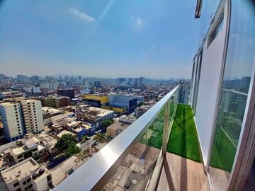 SE ALQUILA ESPECTACULAR TRIPLEX CON INCREIBLE VISTA A LA CIUDAD