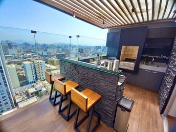 SE ALQUILA ESPECTACULAR TRIPLEX CON INCREIBLE VISTA A LA CIUDAD