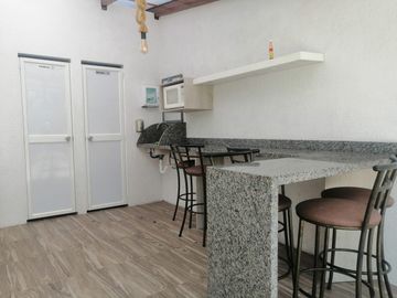 VENTA DE QUINTA CON PISCINA DE AGUA TERMAL EN VALLE DE LOS CHILLOS, LA MERCED.