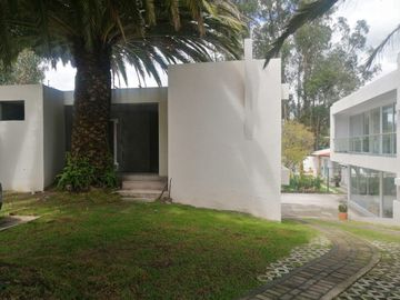 VENTA DE QUINTA CON PISCINA DE AGUA TERMAL EN VALLE DE LOS CHILLOS, LA MERCED.