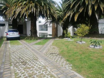 VENTA DE QUINTA CON PISCINA DE AGUA TERMAL EN VALLE DE LOS CHILLOS, LA MERCED.