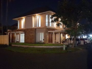Rumah Minimalis 4+1 Kamar di Crown Hill, Royal Residence, Surabaya