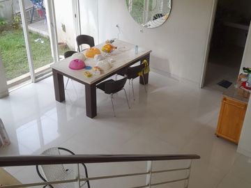 Rumah Minimalis 4+1 Kamar di Crown Hill, Royal Residence, Surabaya