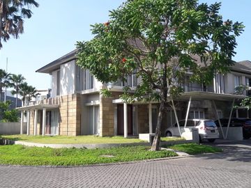 Rumah Minimalis 4+1 Kamar di Crown Hill, Royal Residence, Surabaya