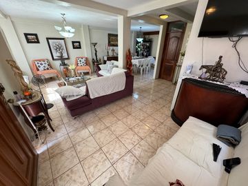En venta casa de 3 dormitorios en Girasoles de Santa Cecilia en Ceibos.
