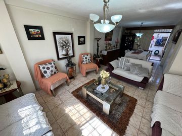 En venta casa de 3 dormitorios en Girasoles de Santa Cecilia en Ceibos.