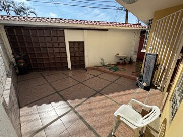 En venta casa de 3 dormitorios en Girasoles de Santa Cecilia en Ceibos.