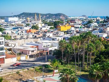 VENTA - Condominio en Boca de Cielo con vista al mar, al parque y a la ciudad cerca del Centro Histórico, Mazatlán, Sinaloa