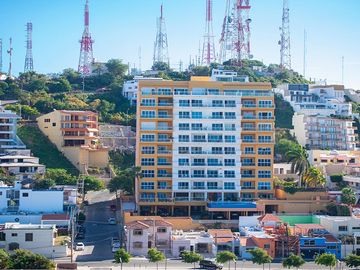 VENTA - Condominio en Boca de Cielo con vista al mar, al parque y a la ciudad cerca del Centro Histórico, Mazatlán, Sinaloa