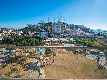 VENTA - Condominio en Boca de Cielo con vista al mar, al parque y a la ciudad cerca del Centro Histórico, Mazatlán, Sinaloa