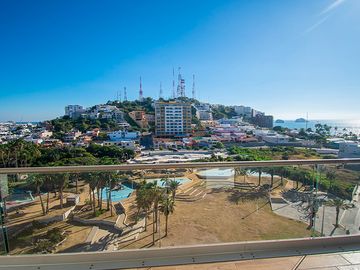 VENTA - Condominio en Boca de Cielo con vista al mar, al parque y a la ciudad cerca del Centro Histórico, Mazatlán, Sinaloa