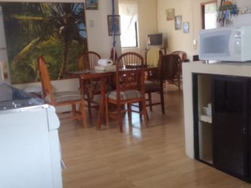 En venta acogedora casa construida en amplio terreno, Playas Villamil.