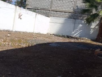 En venta acogedora casa construida en amplio terreno, Playas Villamil.