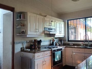 Amplia Casa De Un Nivel En Excelente Ubicación En Acapatzingo, Cuernavaca