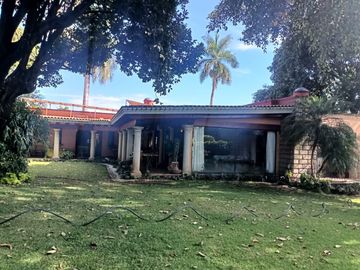 Amplia Casa De Un Nivel En Excelente Ubicación En Acapatzingo, Cuernavaca
