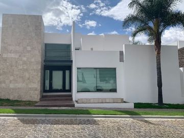 VENTA CASA EN CONDOMINIO LOMAS DE ANGELÓPOLIS I PUEBLA CAS_4742 PUE/GC