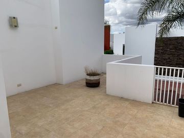VENTA CASA EN CONDOMINIO LOMAS DE ANGELÓPOLIS I PUEBLA CAS_4742 PUE/GC