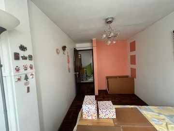 Casa de 2 pisos con cochera en Zona B de San Juan