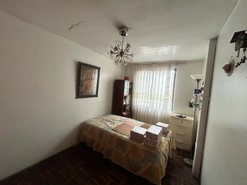 Casa de 2 pisos con cochera en Zona B de San Juan
