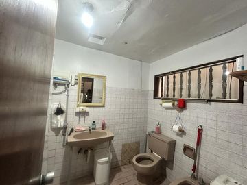 Casa de 2 pisos con cochera en Zona B de San Juan