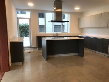 Vendo Departamento Dúplex de 290  m2 en La González Suárez.