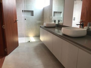 Vendo Departamento Dúplex de 290  m2 en La González Suárez.