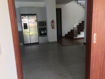 Vendo Departamento Dúplex de 290  m2 en La González Suárez.