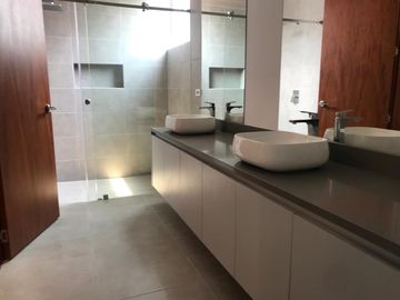 Vendo Departamento Dúplex de 290  m2 en La González Suárez.