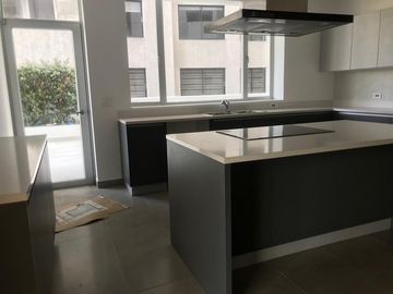 Vendo Departamento Dúplex de 290  m2 en La González Suárez.