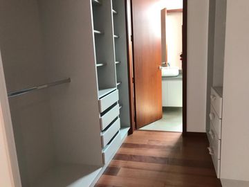 Vendo Departamento Dúplex de 290  m2 en La González Suárez.