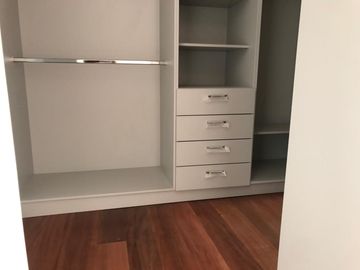 Vendo Departamento Dúplex de 290  m2 en La González Suárez.